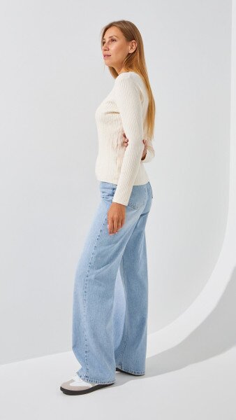 Купить Джемпер однотонный женский On me 98107-1 One Size Молочный Артикул: 2000999154409 Фото №4