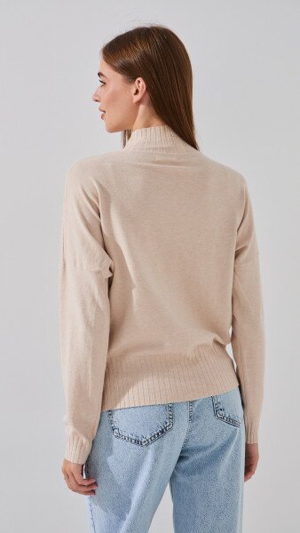 Купить Джемпер однотонный женский On me M2822-1 One Size Бежевый Артикул: 2000999153617 Фото №5