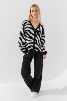 Кофта с узором для девочки Lizi 3268 146 см Черно-белый (2000990616029W)