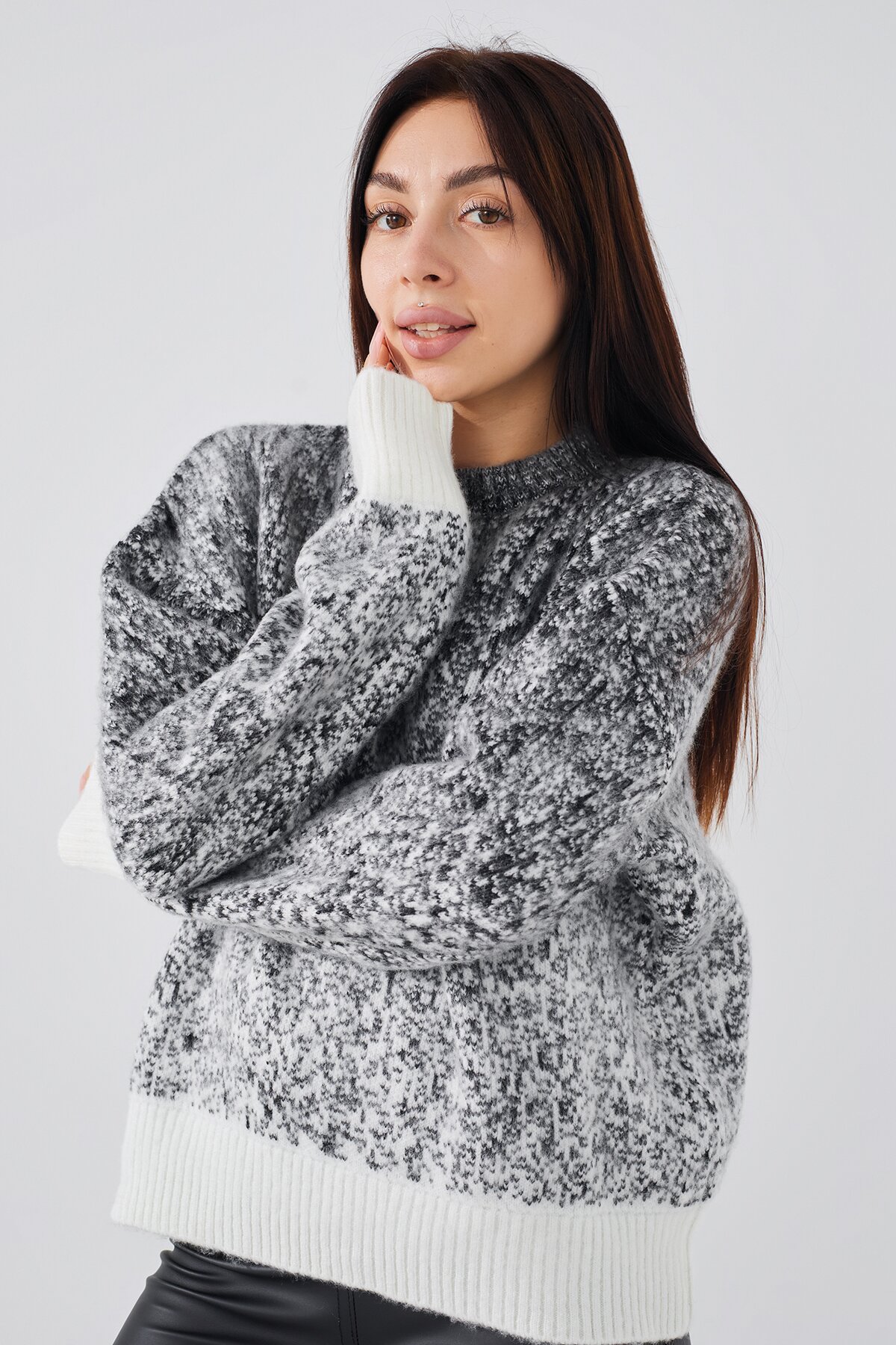 Джемпер однотонний жіночий Femme 10102 One Size Чорний (2000990349545W)  Фото №2