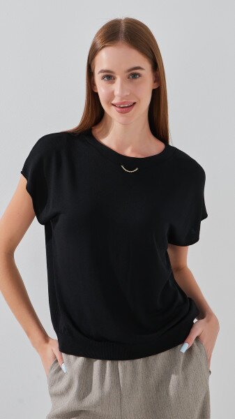 Футболка трикотажная однотонная женская 25002 One Size Черный