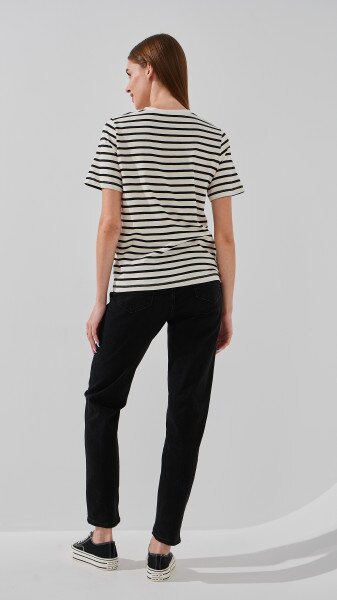 Купить Джинсы Mom Fit женские 3012 25 Черный Артикул: 2000999186622 Фото №4
