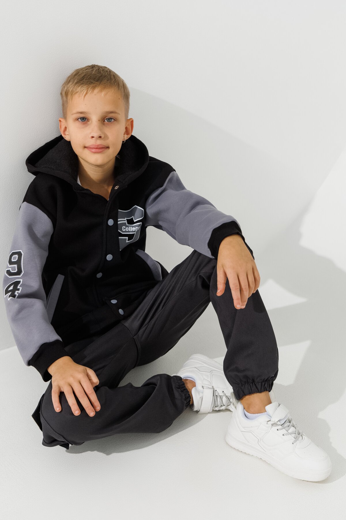 Бомбер однотонний для хлопчика Waxmen 7183 134 см Чорний  Фото №1