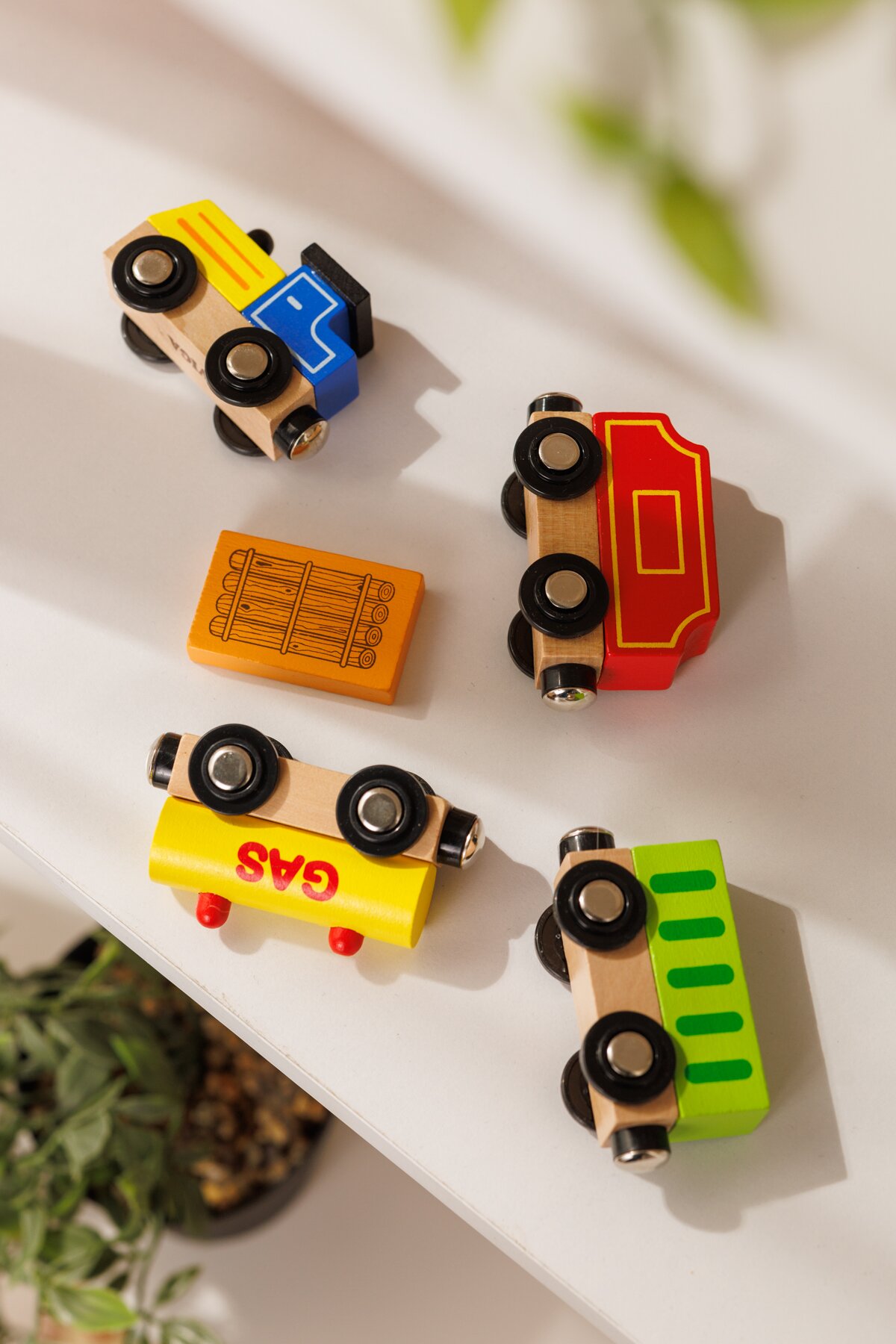 Додатковий набір до залізниці &quot;Потяг вантажний. Джерела енергії&quot; Viga Toys 50820 Різнокольоровий (6934510508203)  Фото №5