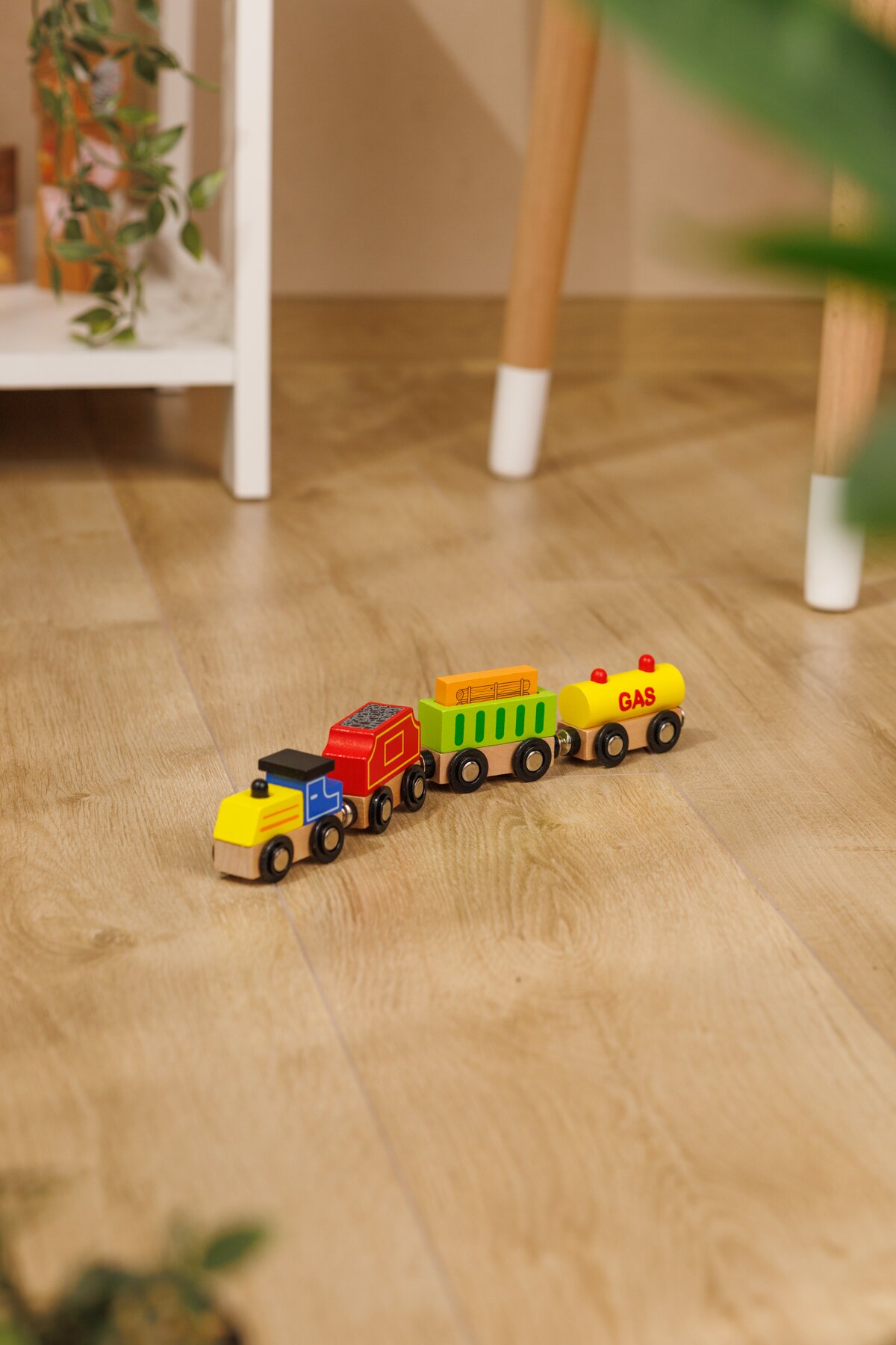 Додатковий набір до залізниці &quot;Потяг вантажний. Джерела енергії&quot; Viga Toys 50820 Різнокольоровий (6934510508203)  Фото №4