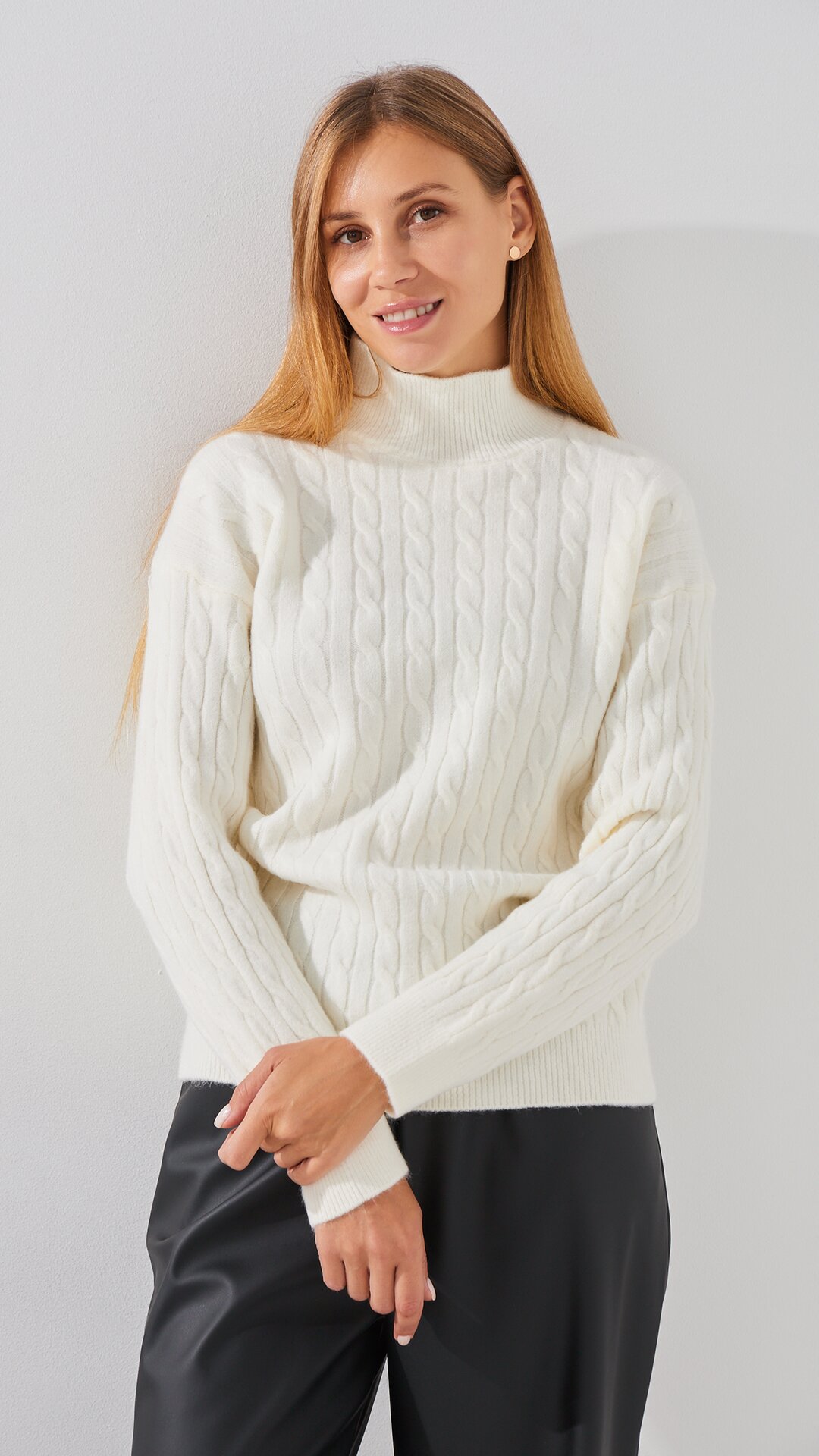 Купити Джемпер однотонний жіночий 04 One Size Молочний Артикул: 2000999165931 Фото повноекранне №1