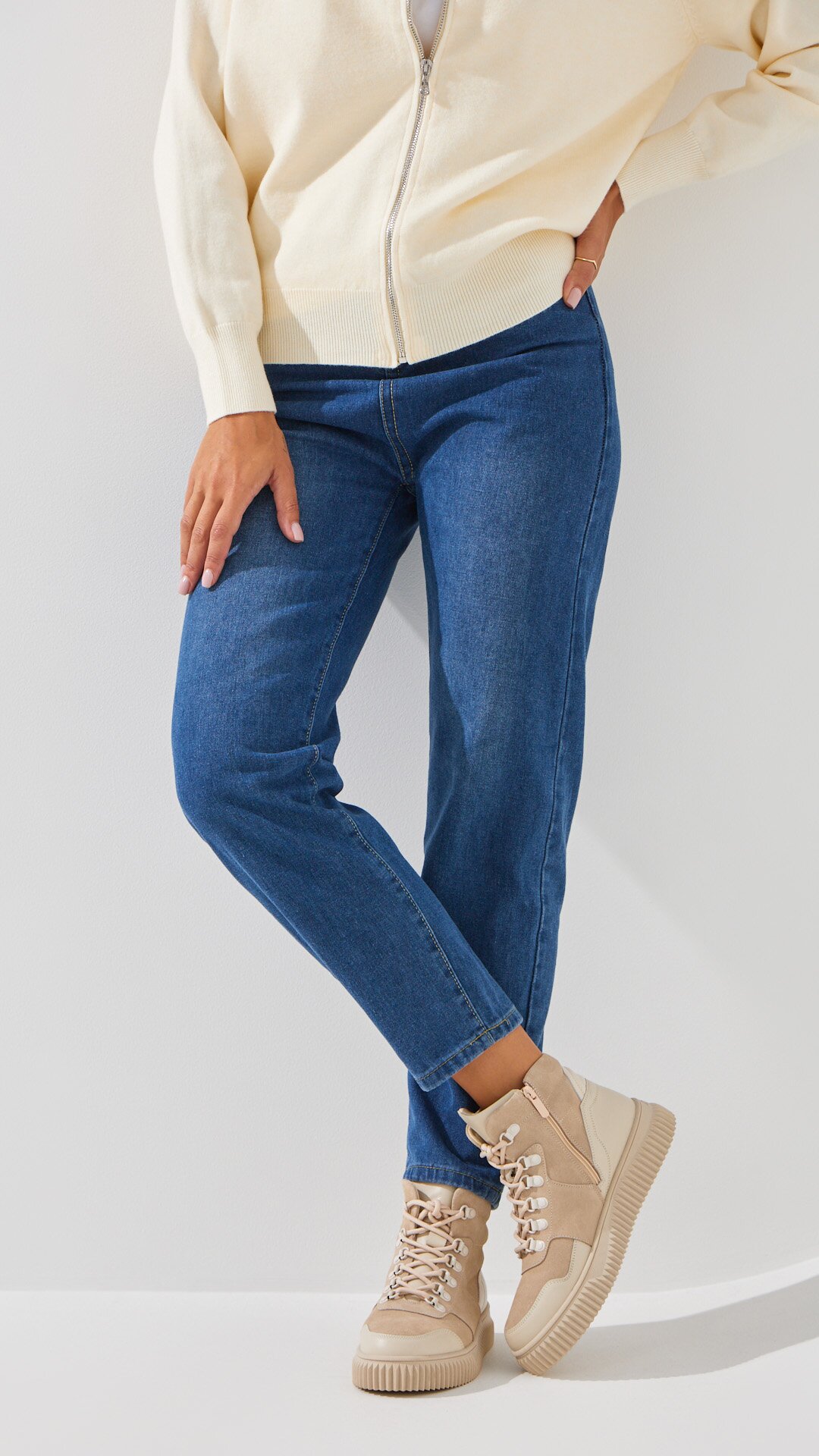 Купити Джинси однотонні Mom Fit жіночі 1908 2XL Синій Артикул: 2000999193248 Фото повноекранне №2