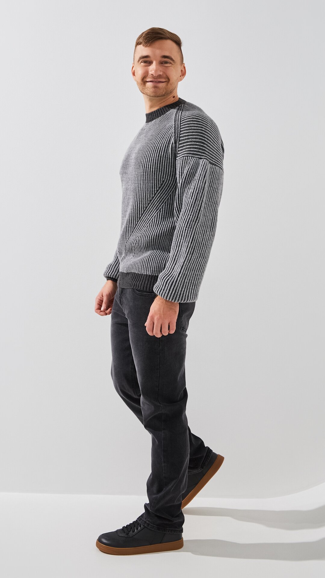 Купити Джинси Regular Fit чоловічі  HB400 28 Графітовий Артикул: 2000999193637 Фото повноекранне №3