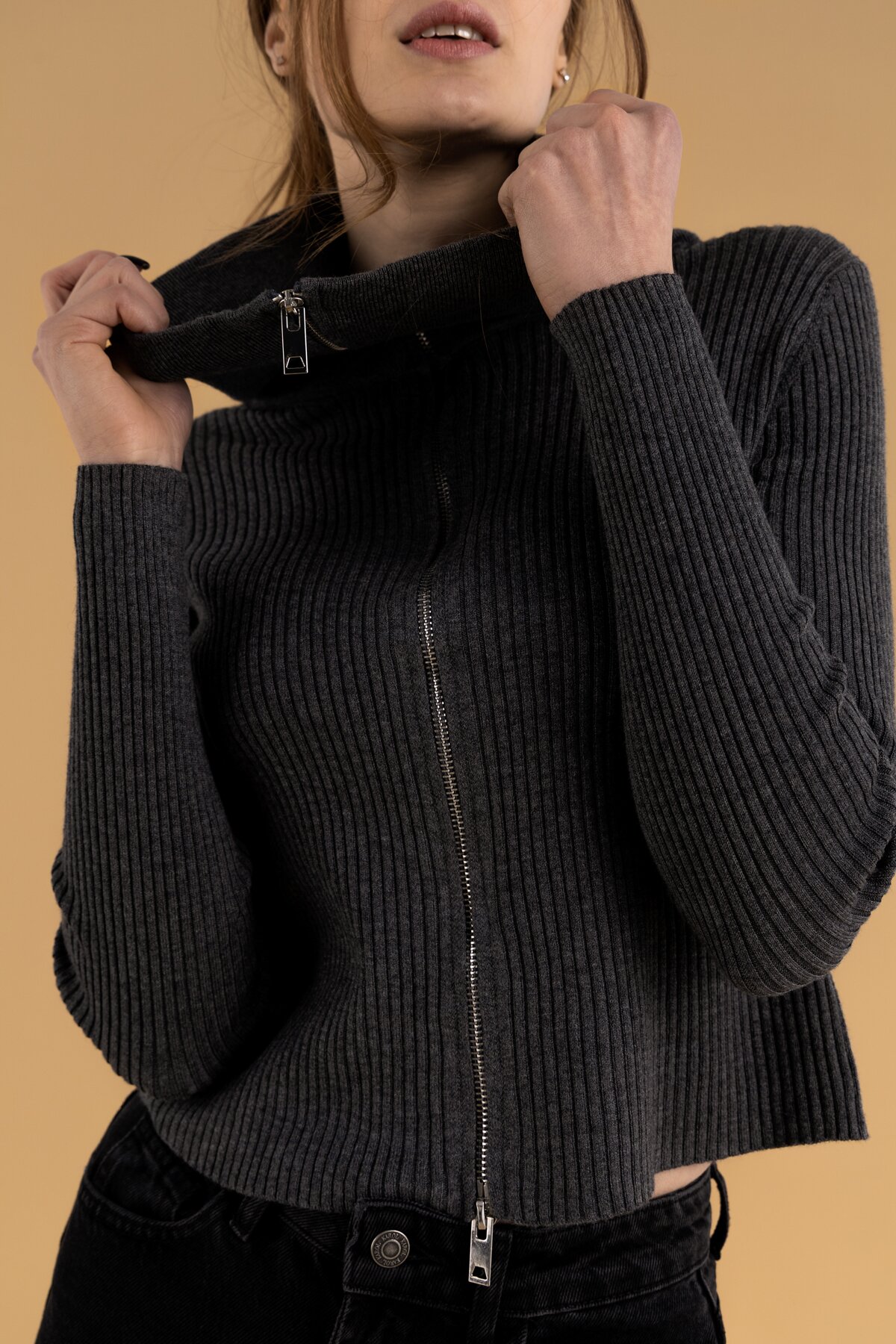 Кофта однотонна жіноча On me 2010 One Size Графітовий (2000990337528D)  Фото №1
