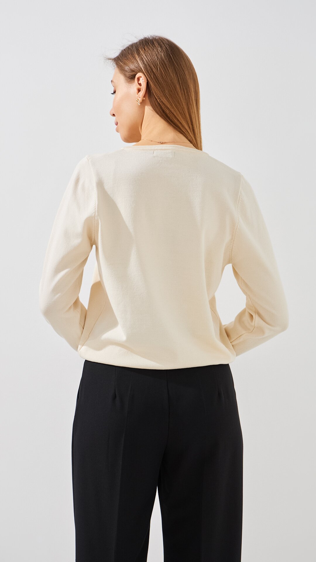 Купити Кофта однотонна жіноча GENUA G01114-0001 M Молочний Артикул: 2000999386756 Фото повноекранне №5