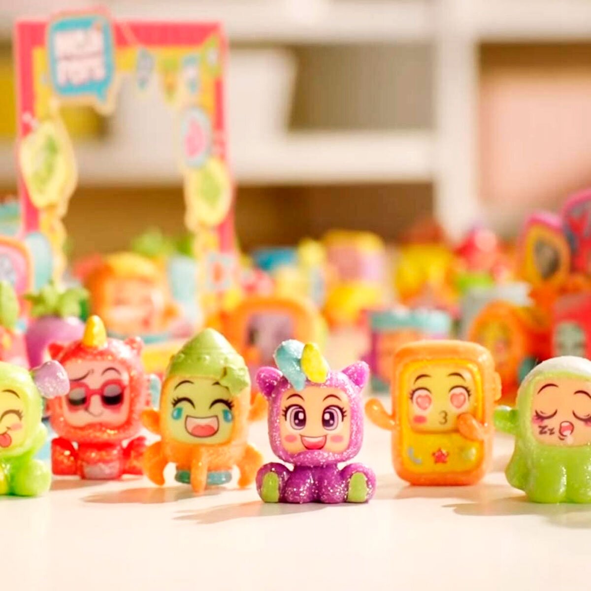 Набор фигурок S2 Друзья Moji Pops PMP2D818IN00 (8431618010778)  Фото №1