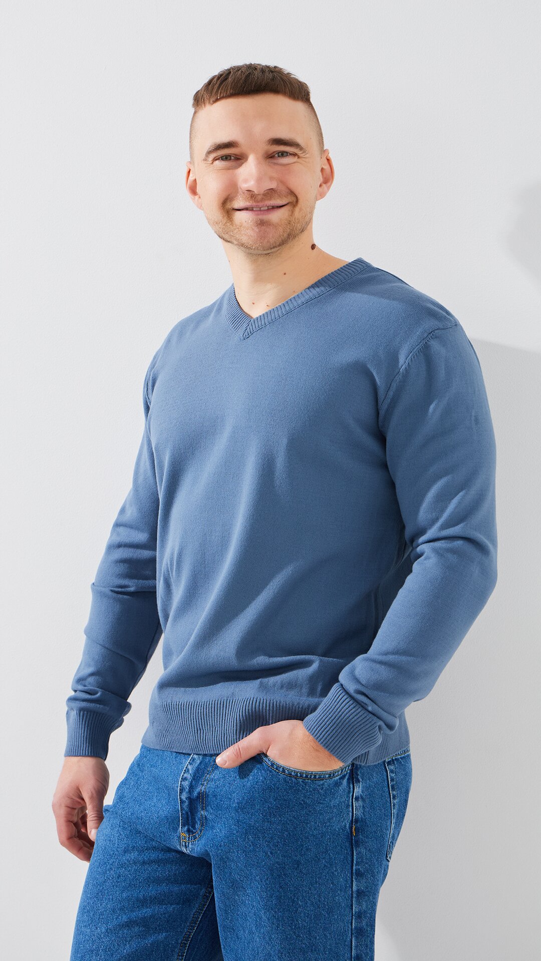 Купити Пуловер однотонний чоловічий GENUA G01205-0006 2XL Синій Артикул: 2000999471834 Фото повноекранне №1