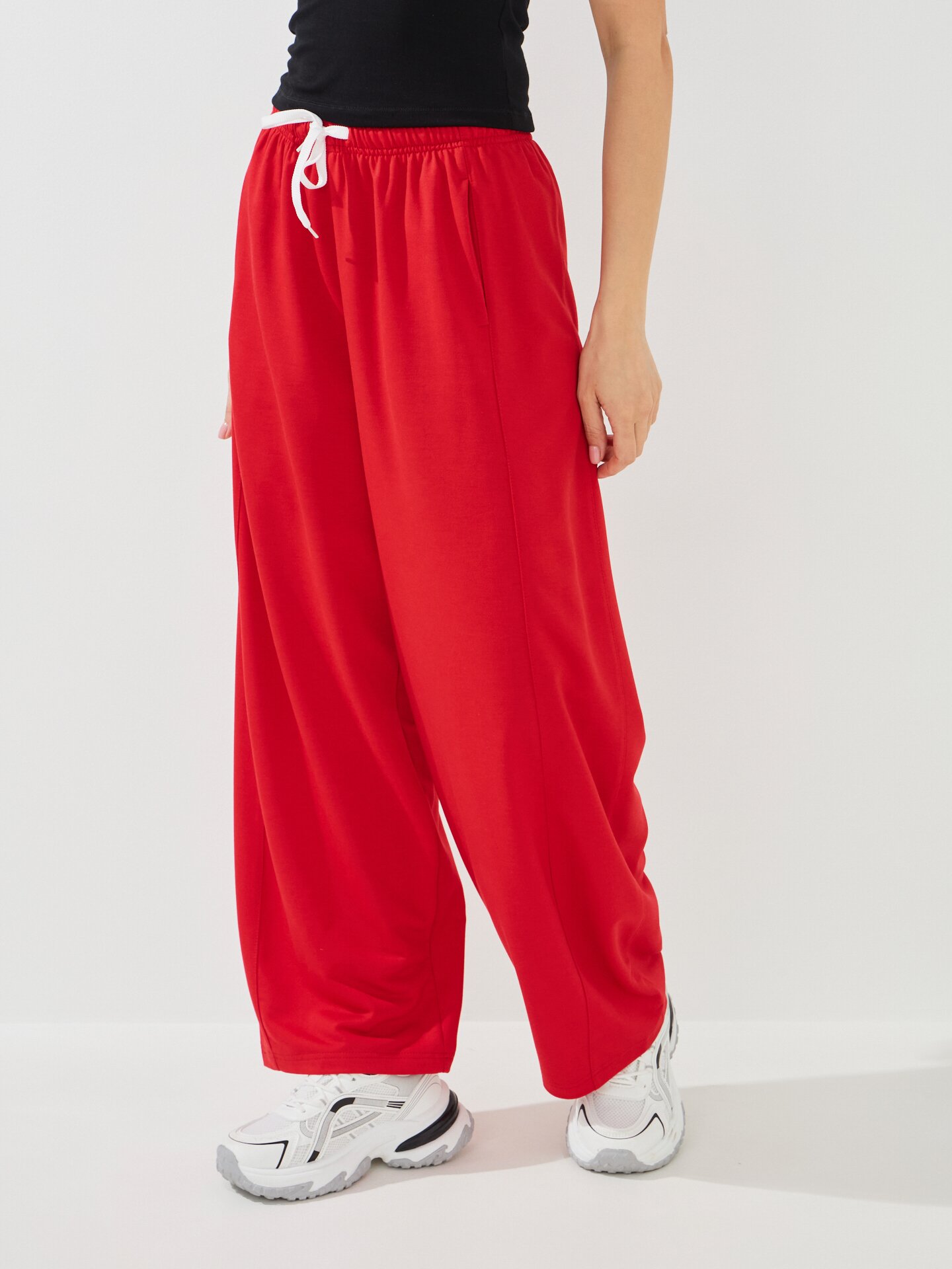 Купити Спортивні штани Baggy однотонні жіночі GENUA G01142-0009 S Червоний Артикул: 2000999558689 Фото повноекранне №3