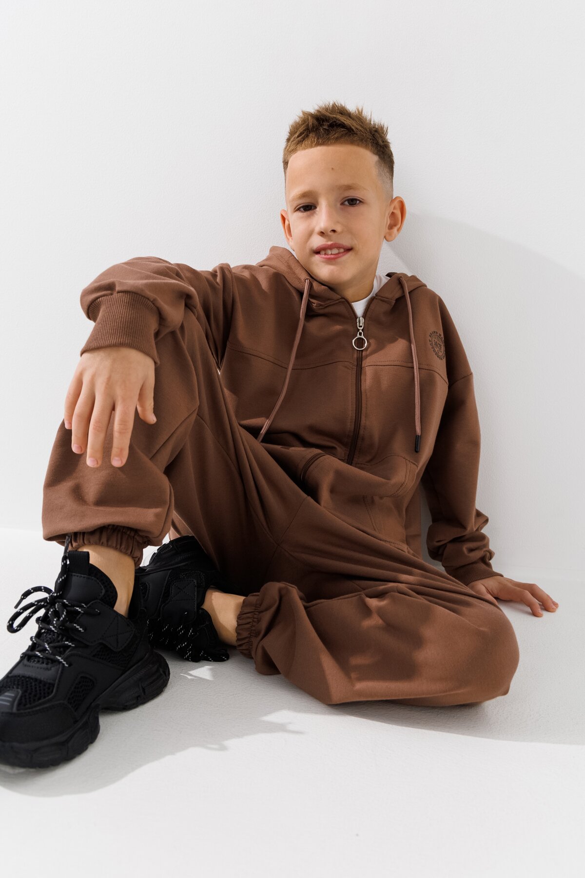 Спортивный костюм кофта+штаны для мальчика Waxmen 1114 122 см Кофейный (2000990751638W)  Фото №1