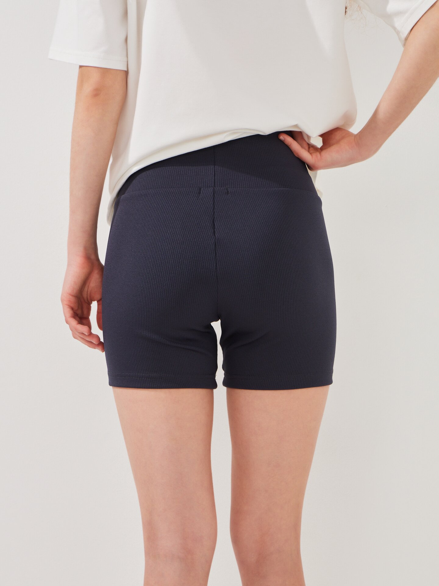 Купити Велосипедки однотонні жіночі LAWA WBC02407 M Графітовий Артикул: 2000999585272 Фото повноекранне №3